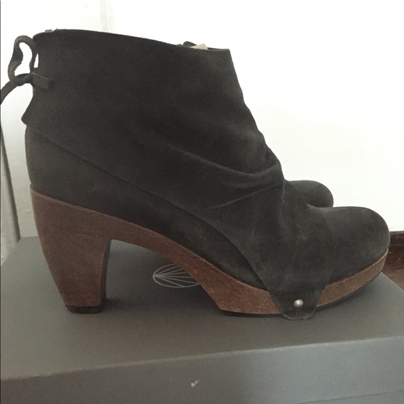 Coclico Shoes - Coclico black EUC ankle booties, Ndakinna, suede